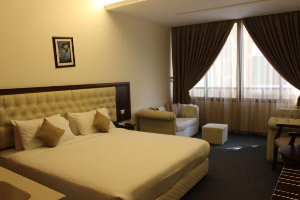 Hotel Midtown & 4*