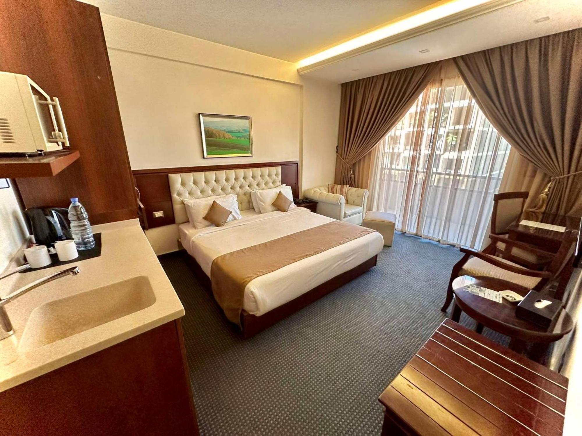 Hotel Midtown & 4*